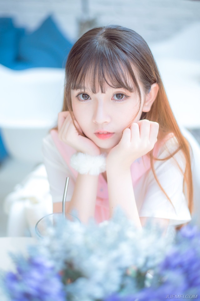 “兄长放心，父亲来前已经与我说过，此行征只是学习，只许听、看，不许问，若有想法，可以私下与兄长商议，与兄长任何决定，都不得干涉，这点，雄将军可以作证！”吕征微笑道。